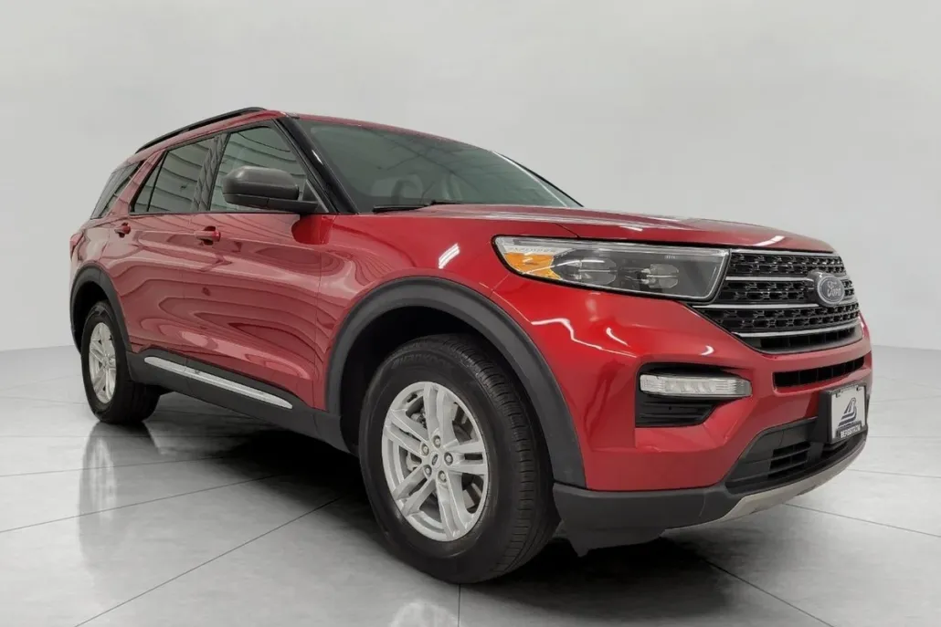 2023 Ford Explorer XLT photo 1