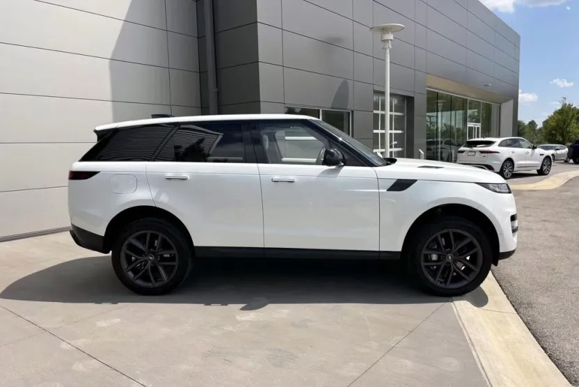 2024 Land Rover Range Rover Sport SE photo 1