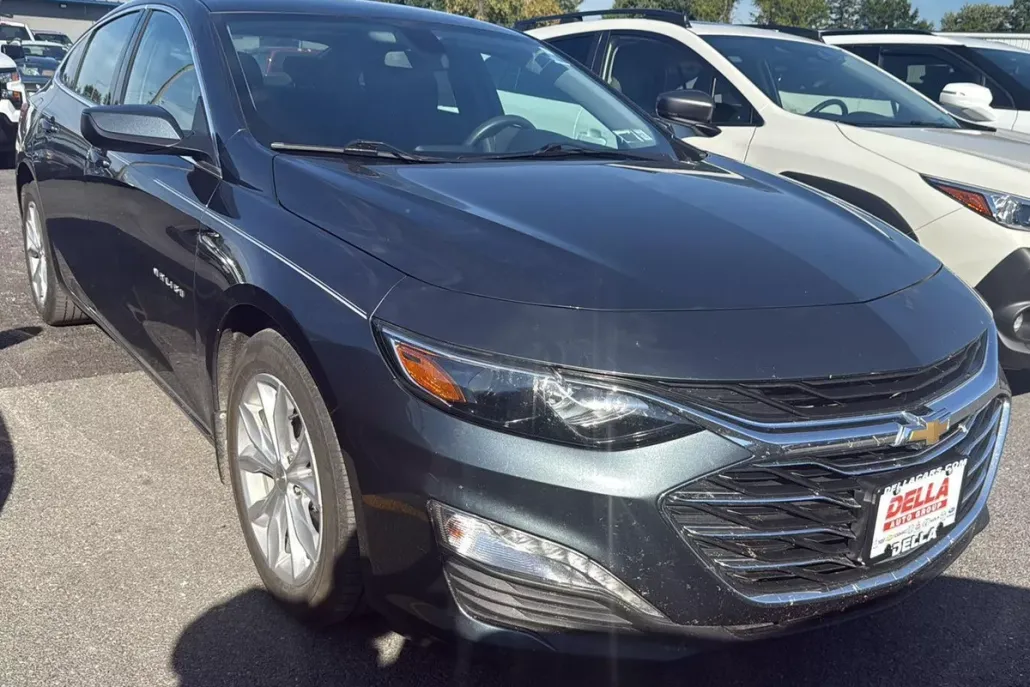 2021 Chevrolet Malibu 1LT photo 1