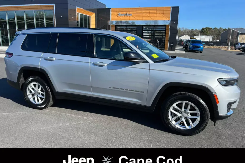 2023 Jeep Grand Cherokee Laredo photo 1
