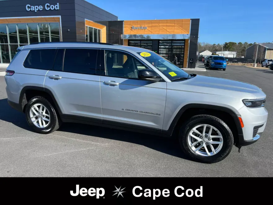 2023 Jeep Grand Cherokee Laredo photo 1