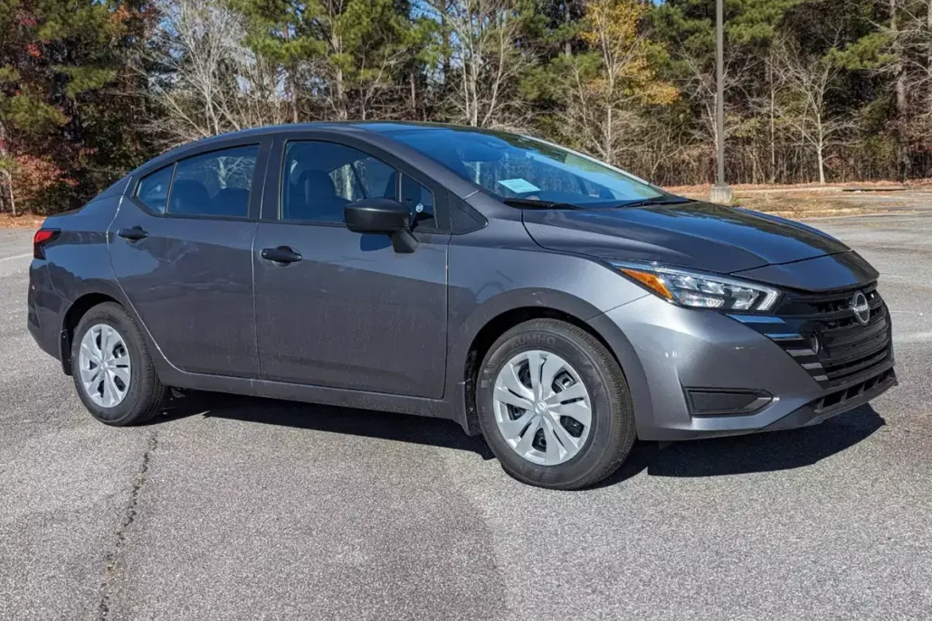 2025 Nissan Versa 1.6 S photo 1