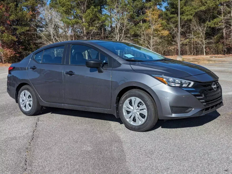 2025 Nissan Versa 1.6 S photo 1