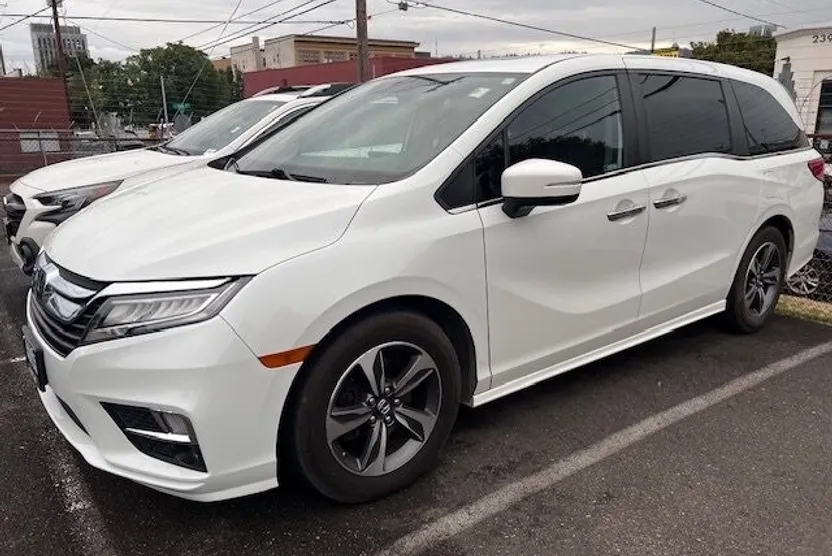 2020 Honda Odyssey Touring photo 1