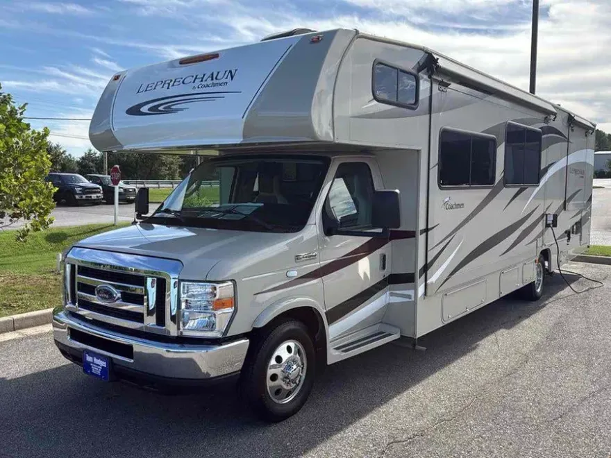 2017 Ford E-450 Cutaway photo 1