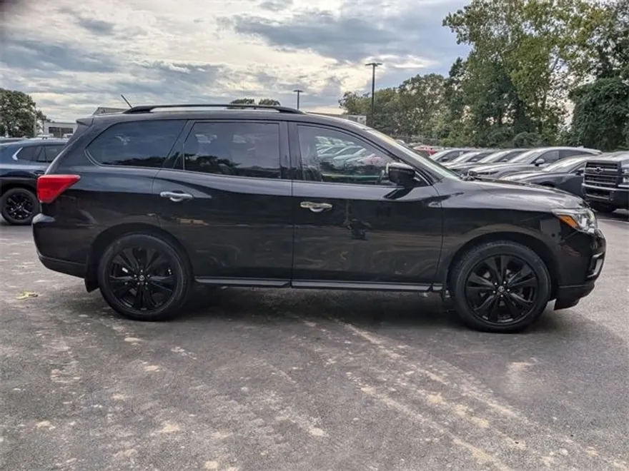 2018 Nissan Pathfinder SL photo 1