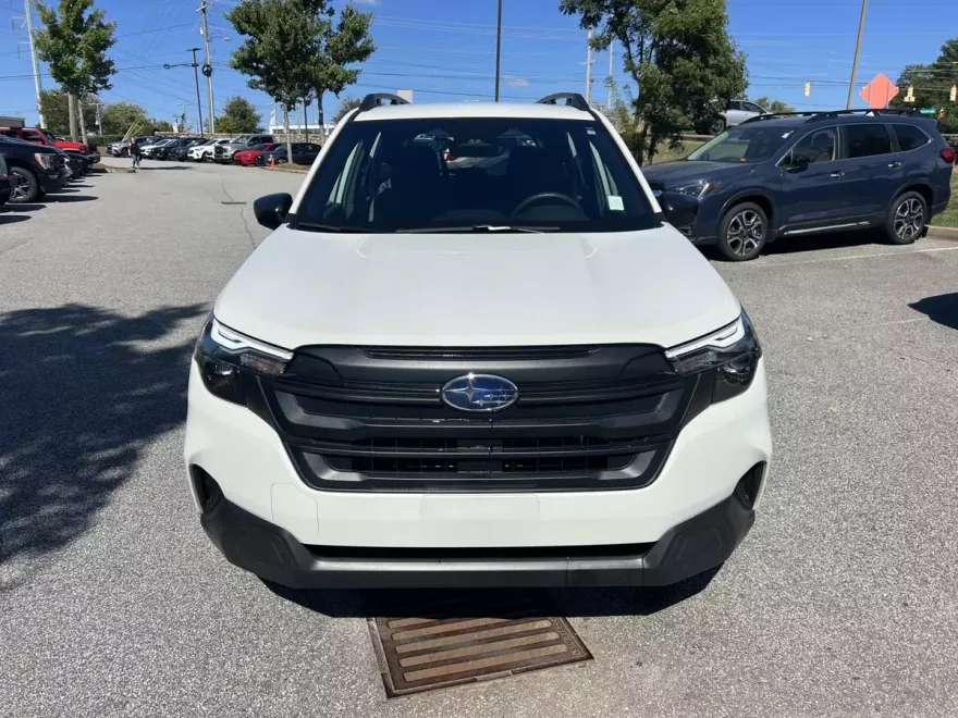 2025 Subaru Forester Base photo 1