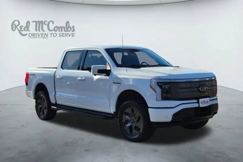 2023 Ford F-150 Lightning Lariat photo 1
