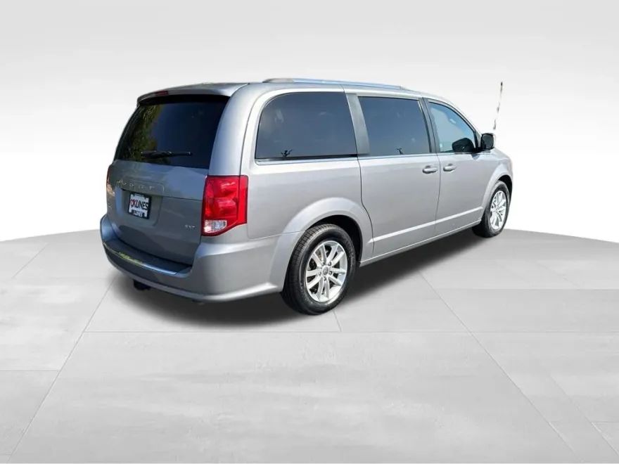 2020 Dodge Grand Caravan SXT photo 2