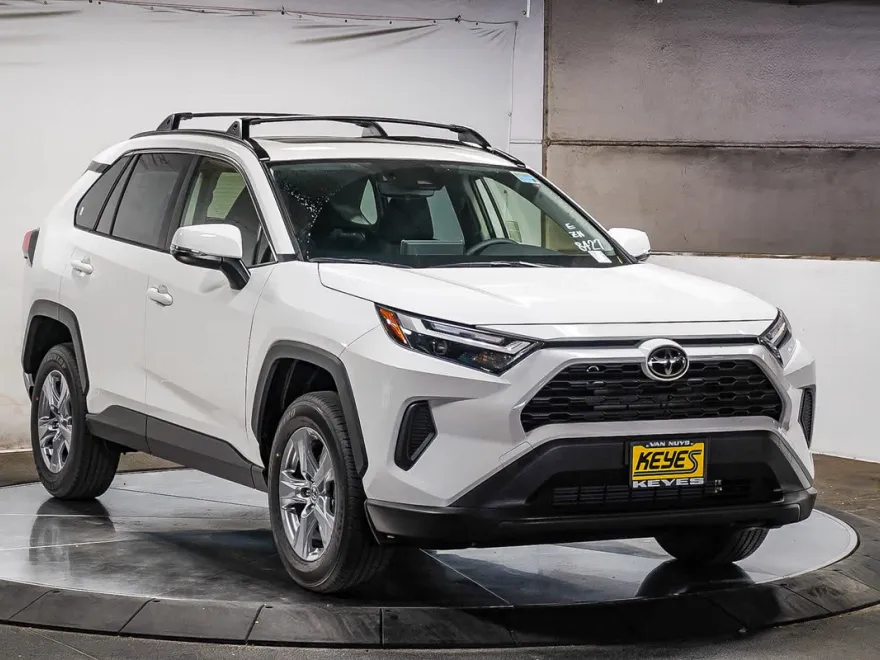 2025 Toyota RAV4 XLE photo 1