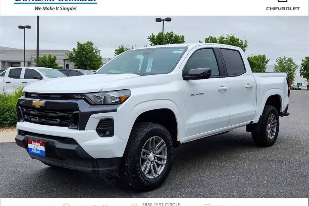 2024 Chevrolet Colorado LT photo 1