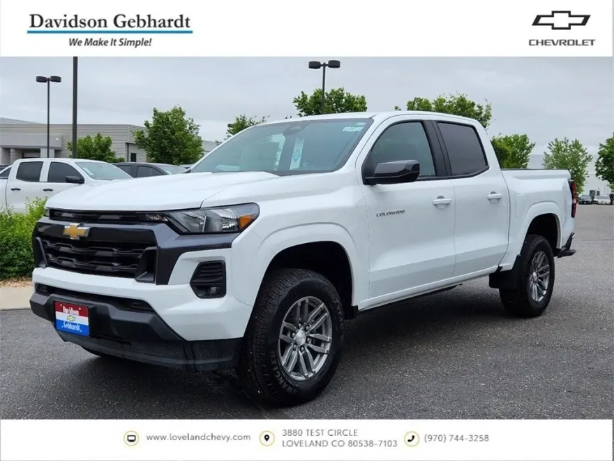2024 Chevrolet Colorado LT photo 1