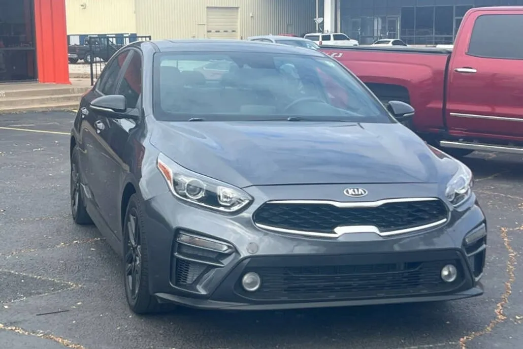 2020 Kia Forte GT-Line photo 1