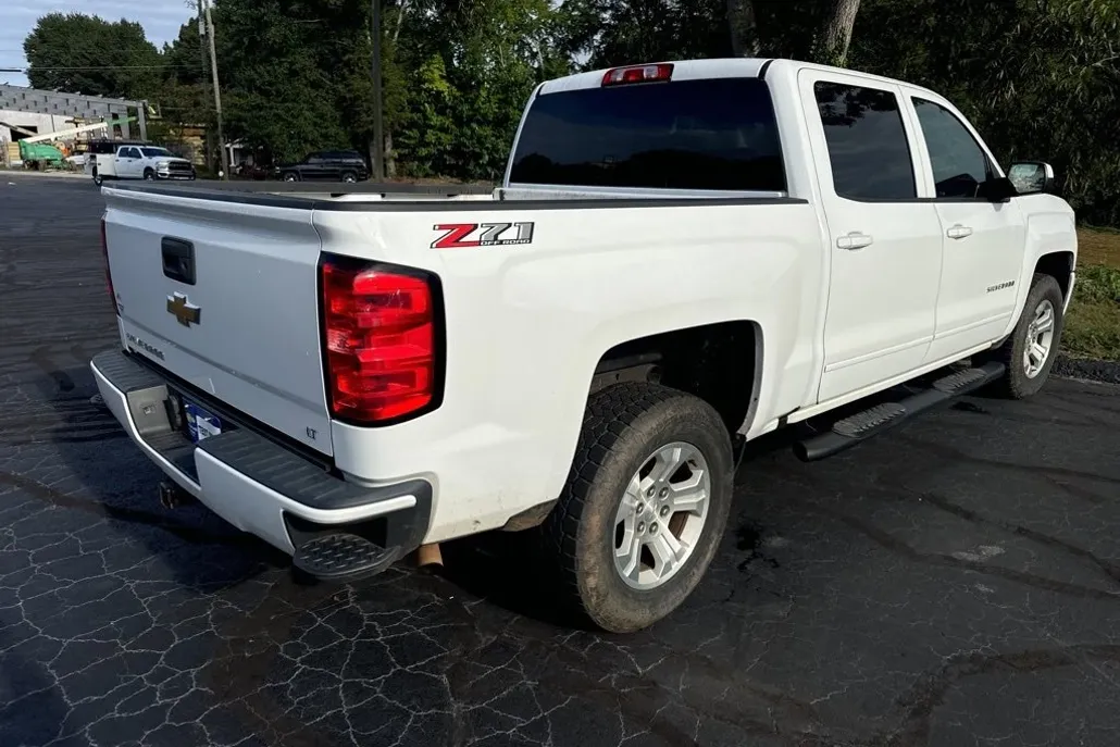 2018 Chevrolet Silverado 1500 LT photo 1