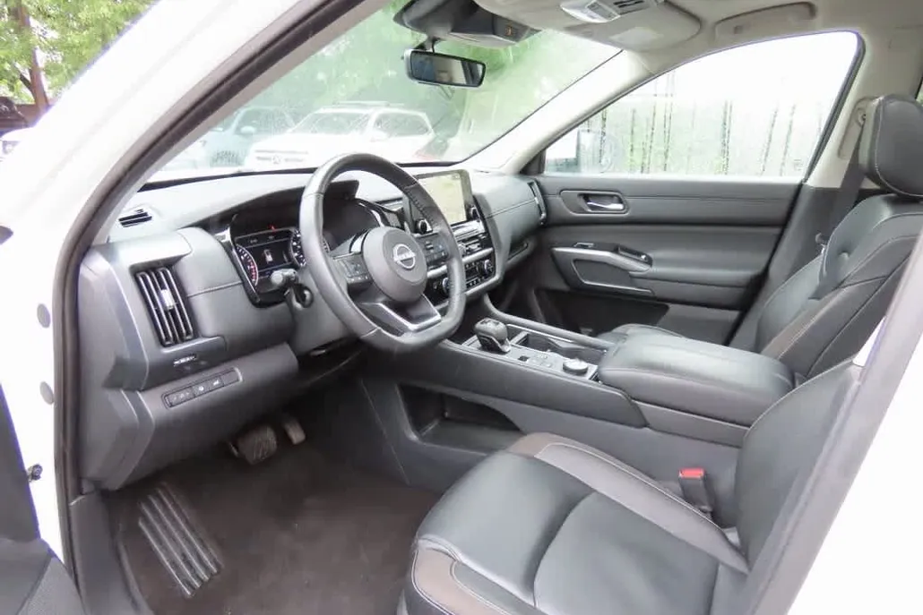 2023 Nissan Pathfinder SL photo 1
