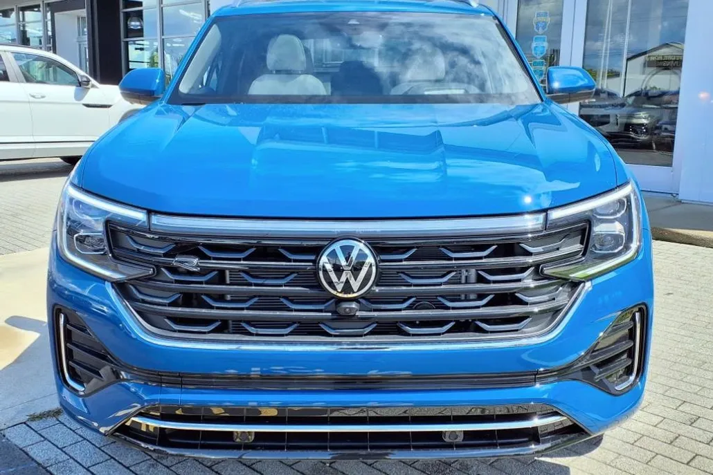 2026 Volkswagen Atlas Cross Sport SEL Premium R-Line photo 1