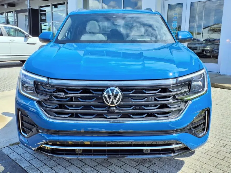 2026 Volkswagen Atlas Cross Sport SEL Premium R-Line photo 1