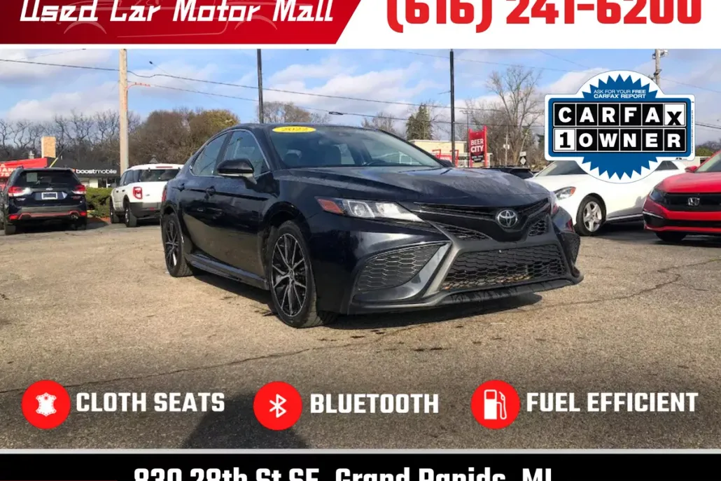 2022 Toyota Camry SE photo 1