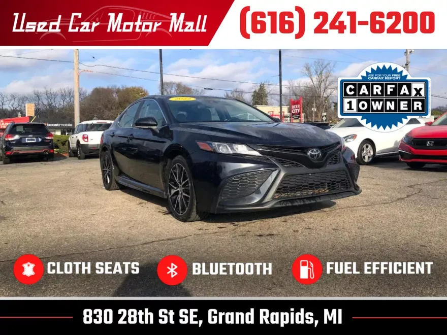 2022 Toyota Camry SE photo 1