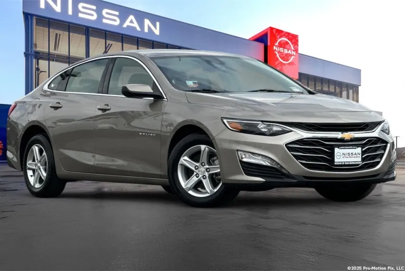 2024 Chevrolet Malibu 1LT photo 1