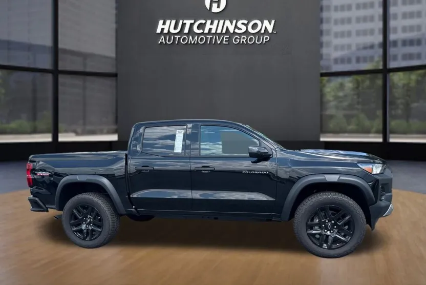 2025 Chevrolet Colorado Trail Boss photo 1