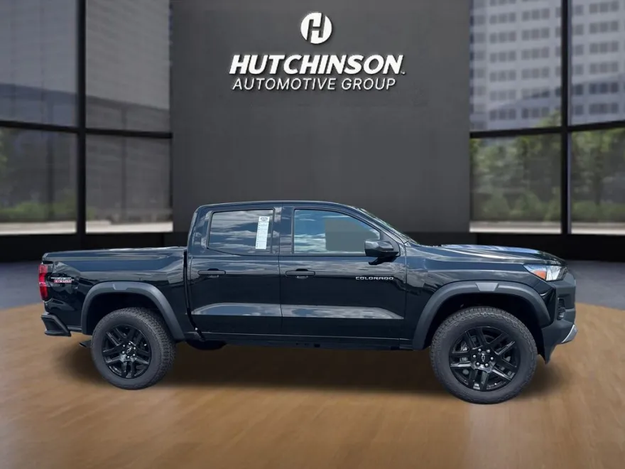 2025 Chevrolet Colorado Trail Boss photo 1