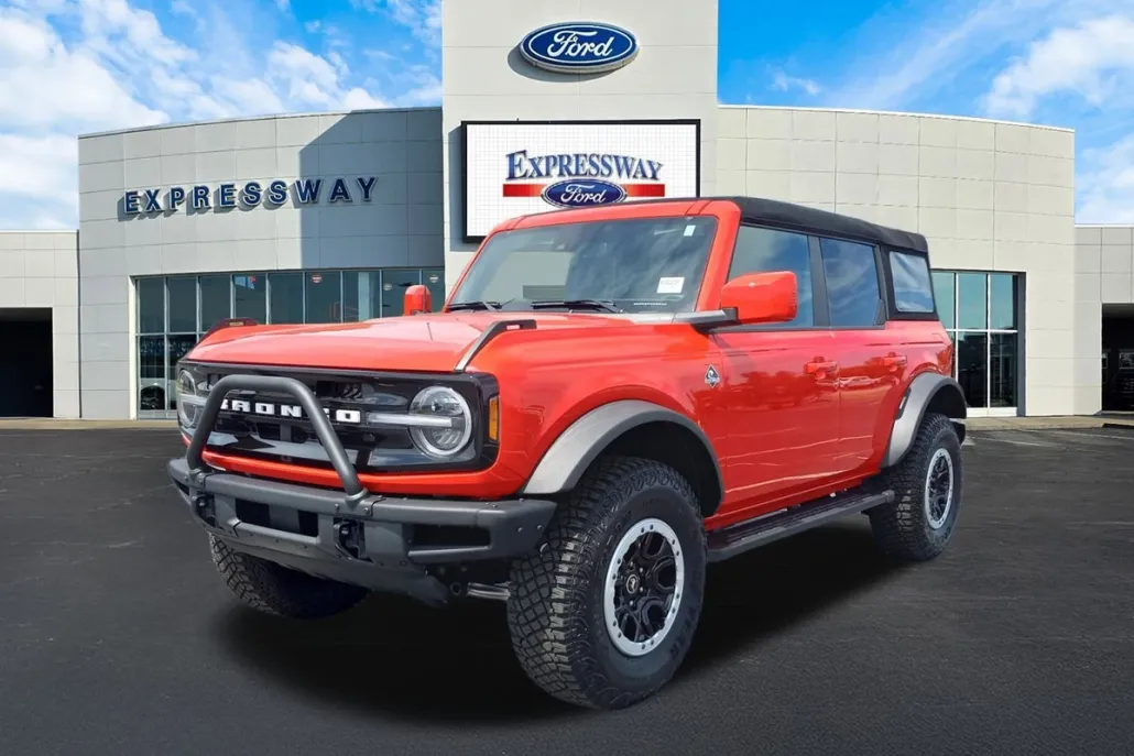 2024 Ford Bronco Outer Banks photo 1