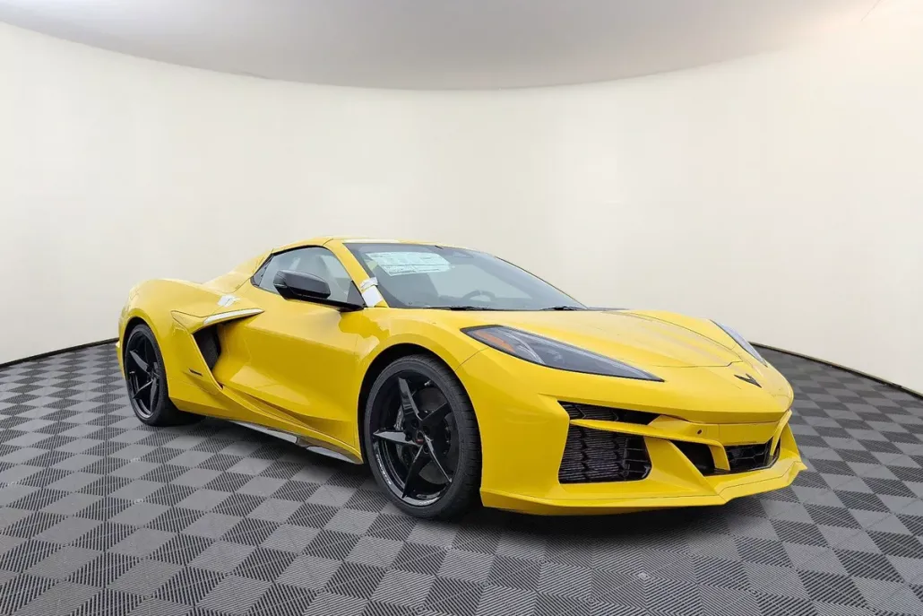 2025 Chevrolet Corvette E-Ray 2LZ Convertible photo 1