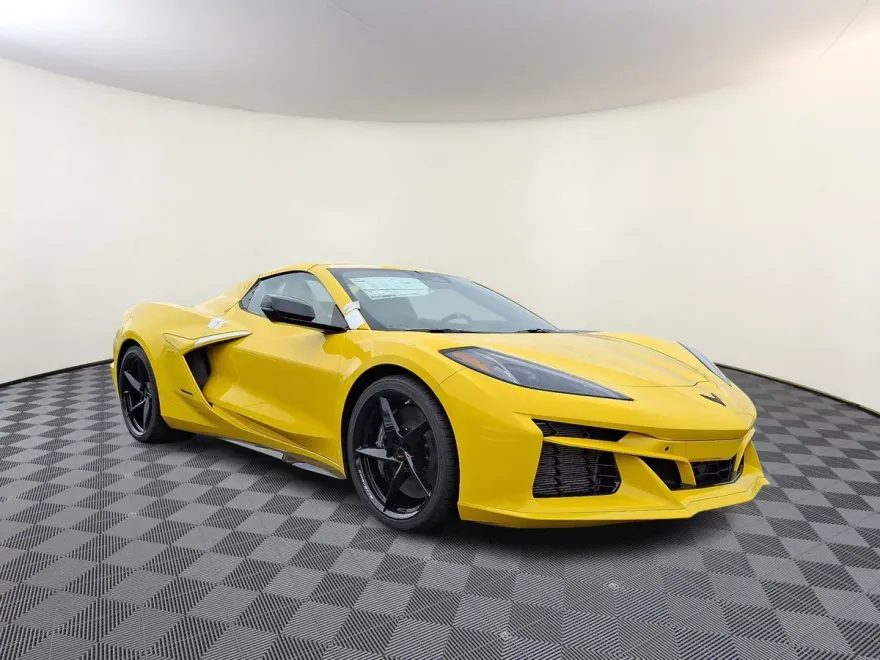 2025 Chevrolet Corvette E-Ray 2LZ Convertible photo 1