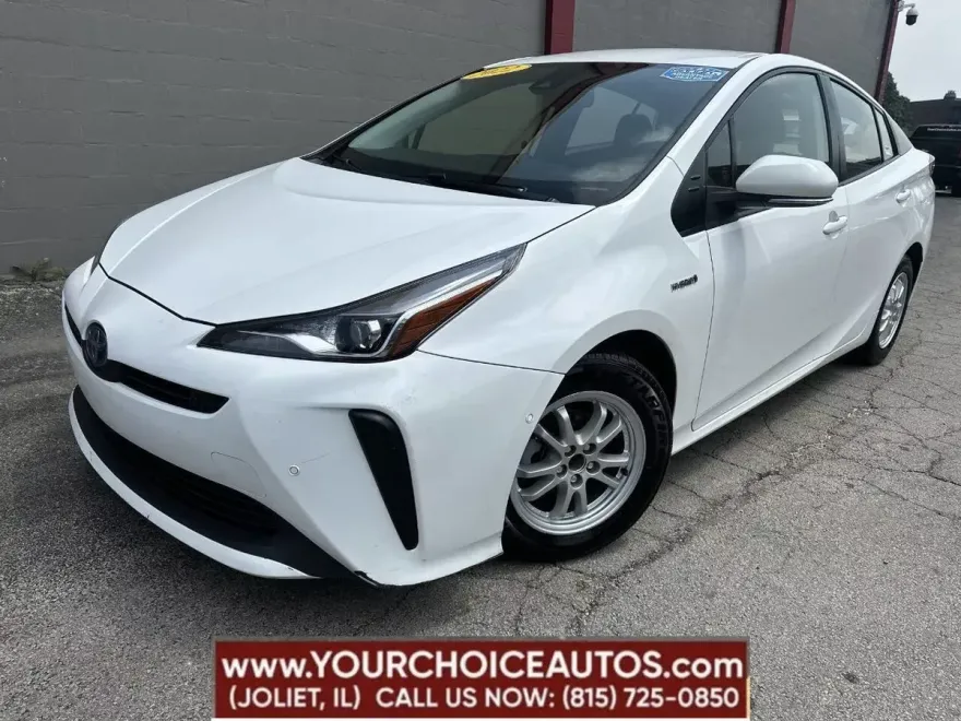 2022 Toyota Prius LE photo 1
