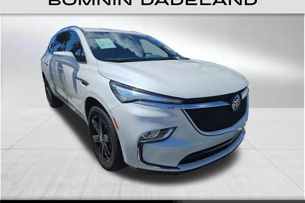 2023 Buick Enclave Essence photo 1