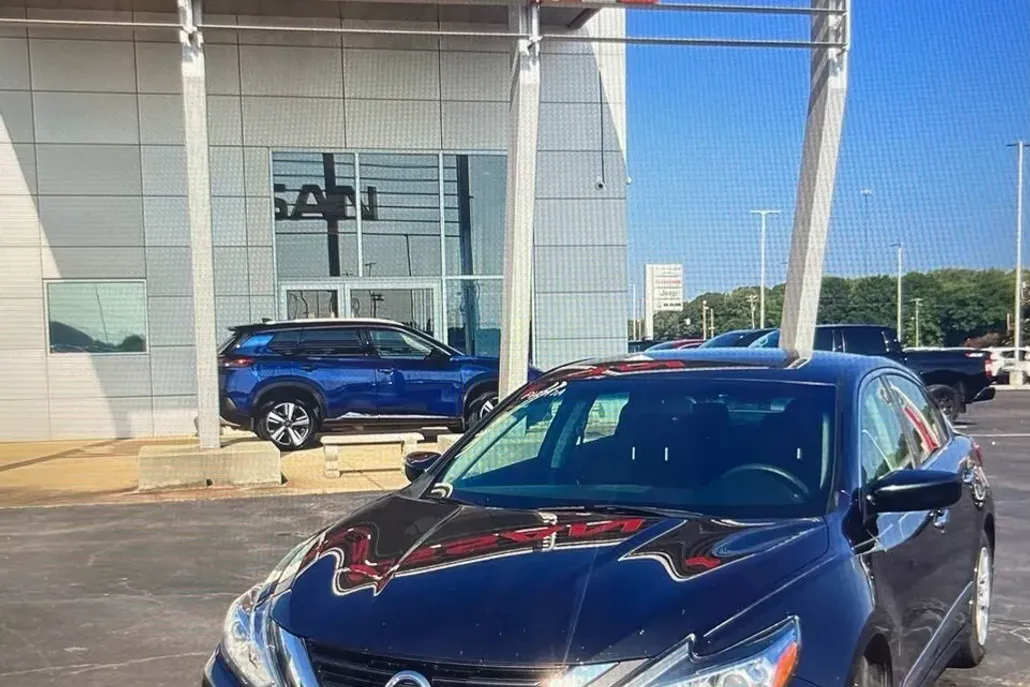 2016 Nissan Altima 2.5 S photo 1