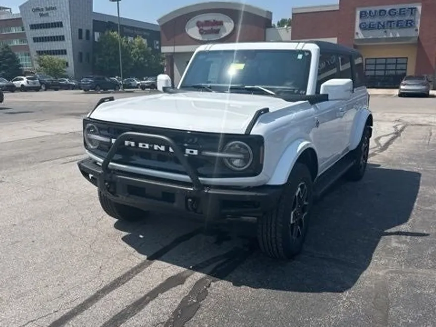 2024 Ford Bronco Outer Banks photo 1