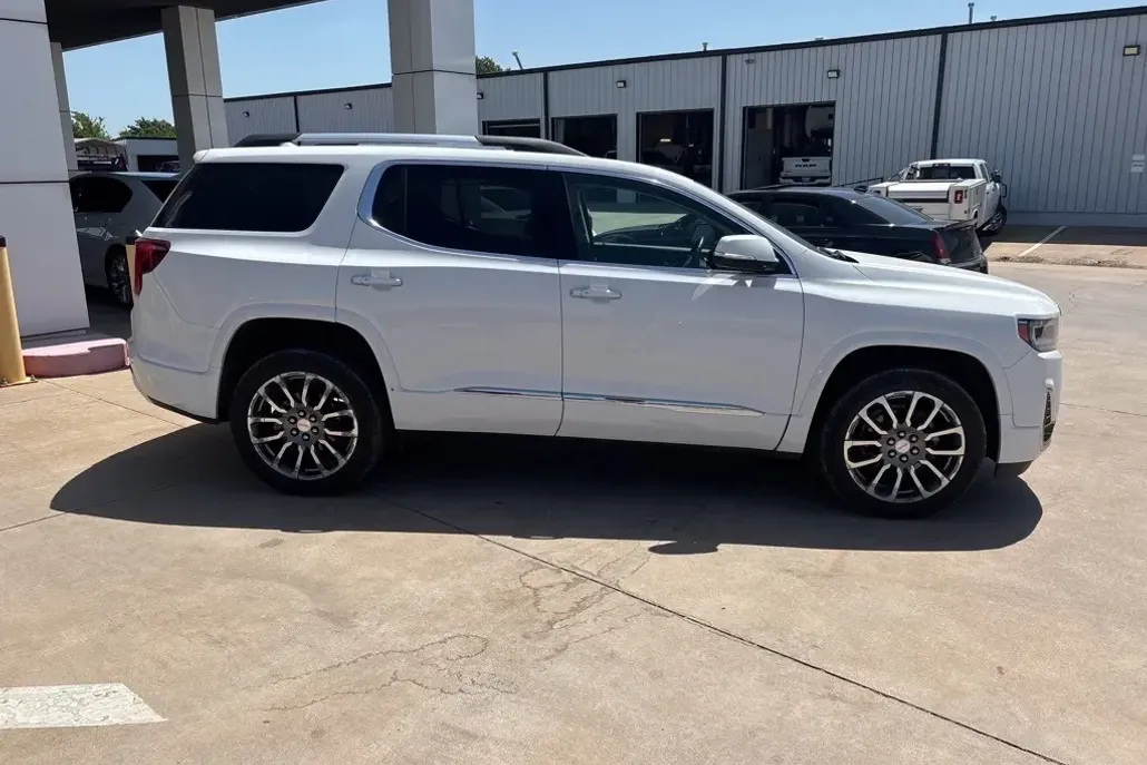 2023 Gmc Acadia Denali photo 1