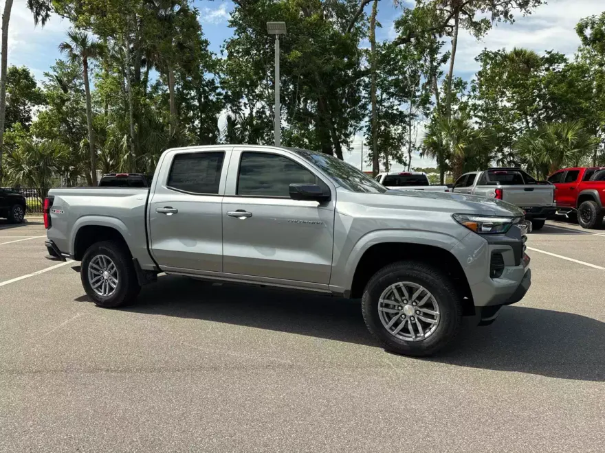 2025 Chevrolet Colorado Work Truck LT photo 1