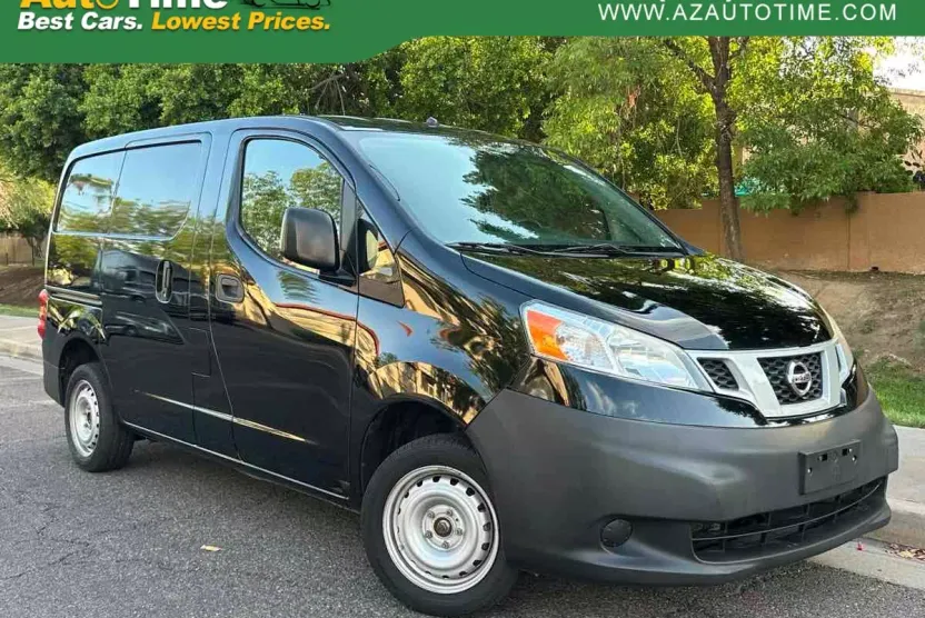2015 Nissan NV200 SV photo 1