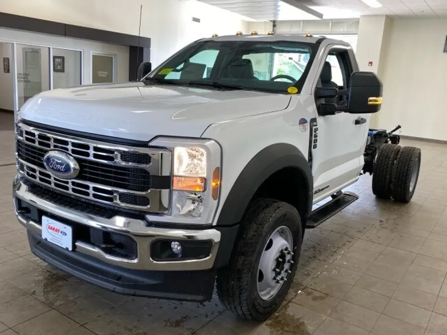 2024 Ford F-600 photo 3