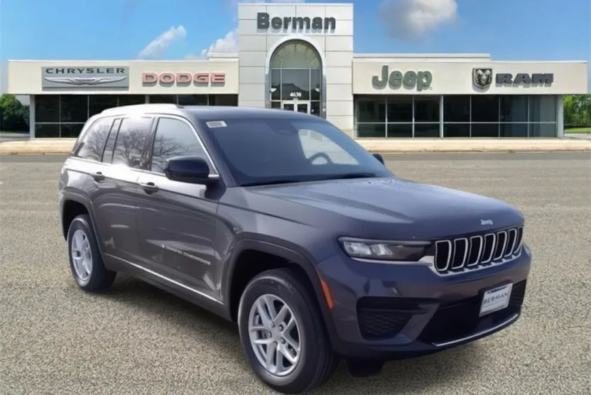 2025 Jeep Grand Cherokee Laredo photo 1