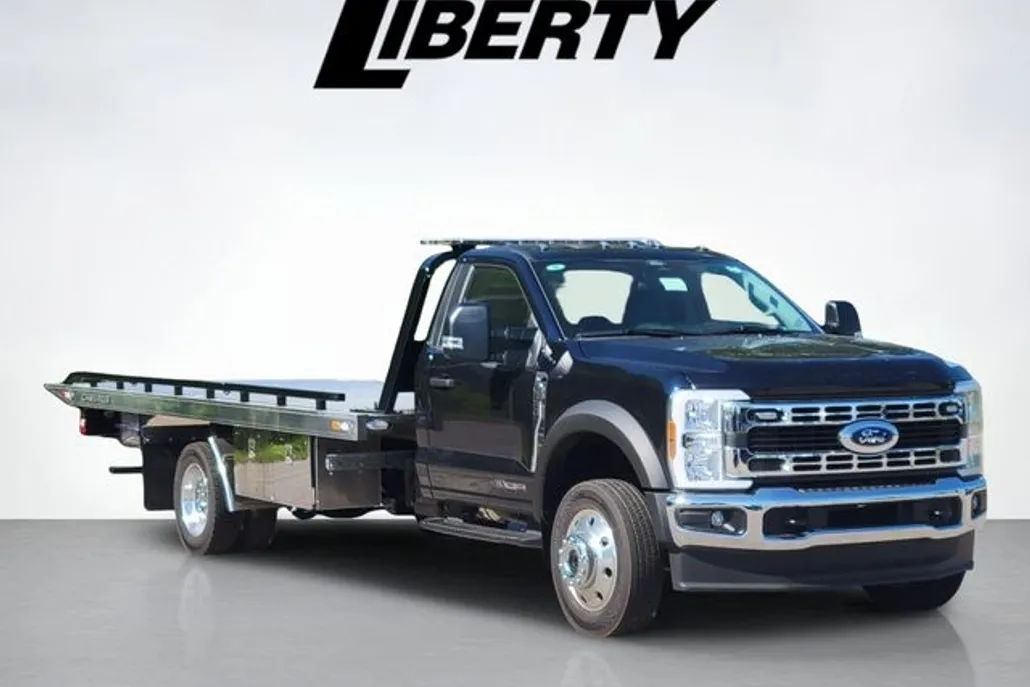 2024 Ford F-550 photo 1