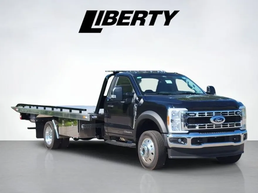 2024 Ford F-550 photo 1