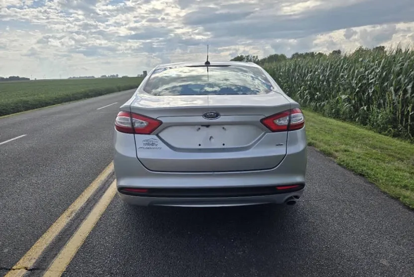 2016 Ford Fusion SE photo 1