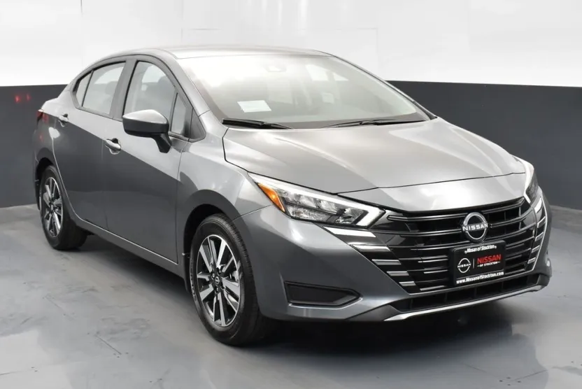 2025 Nissan Versa 1.6 SV photo 1