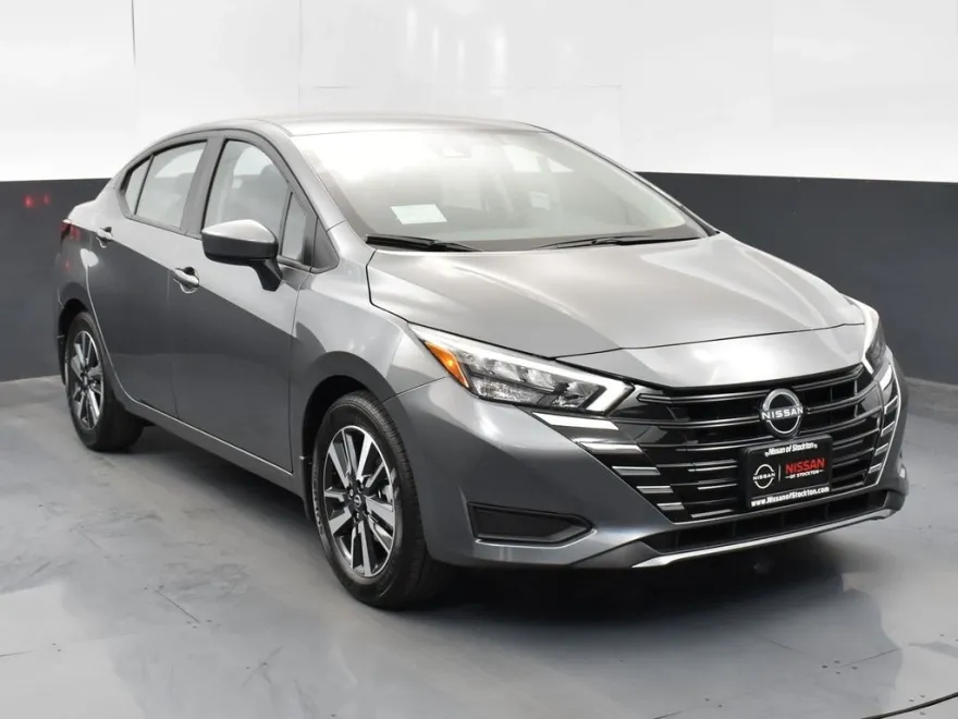 2025 Nissan Versa 1.6 SV photo 1