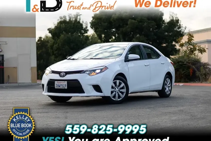 2015 Toyota Corolla LE photo 1