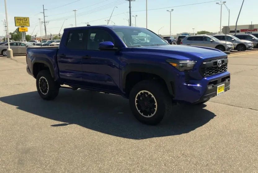 2024 Toyota Tacoma TRD Off-Road photo 1