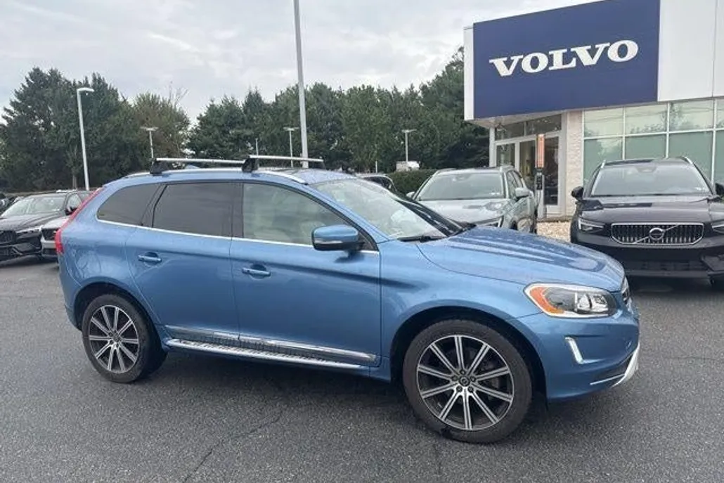 2015 Volvo XC60 T6 Platinum photo 1