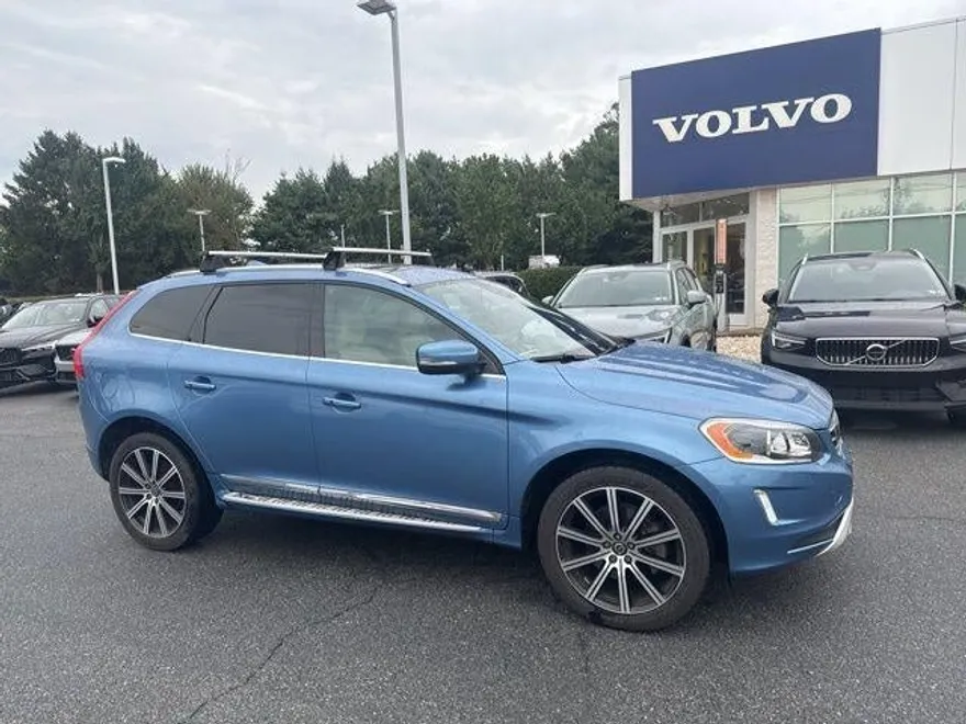 2015 Volvo XC60 T6 Platinum photo 1