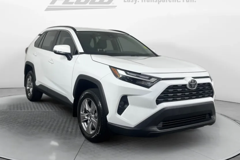 2024 Toyota RAV4 XLE photo 1