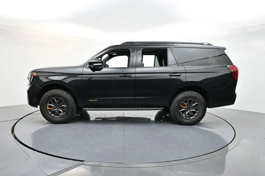 2025 Ford Expedition photo 1