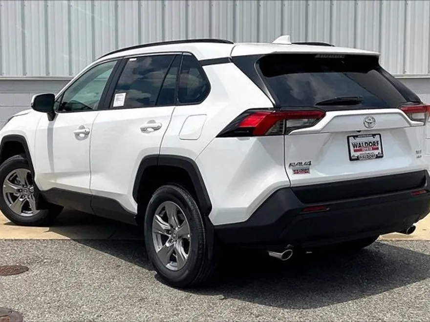 2025 Toyota RAV4 XLE photo 1